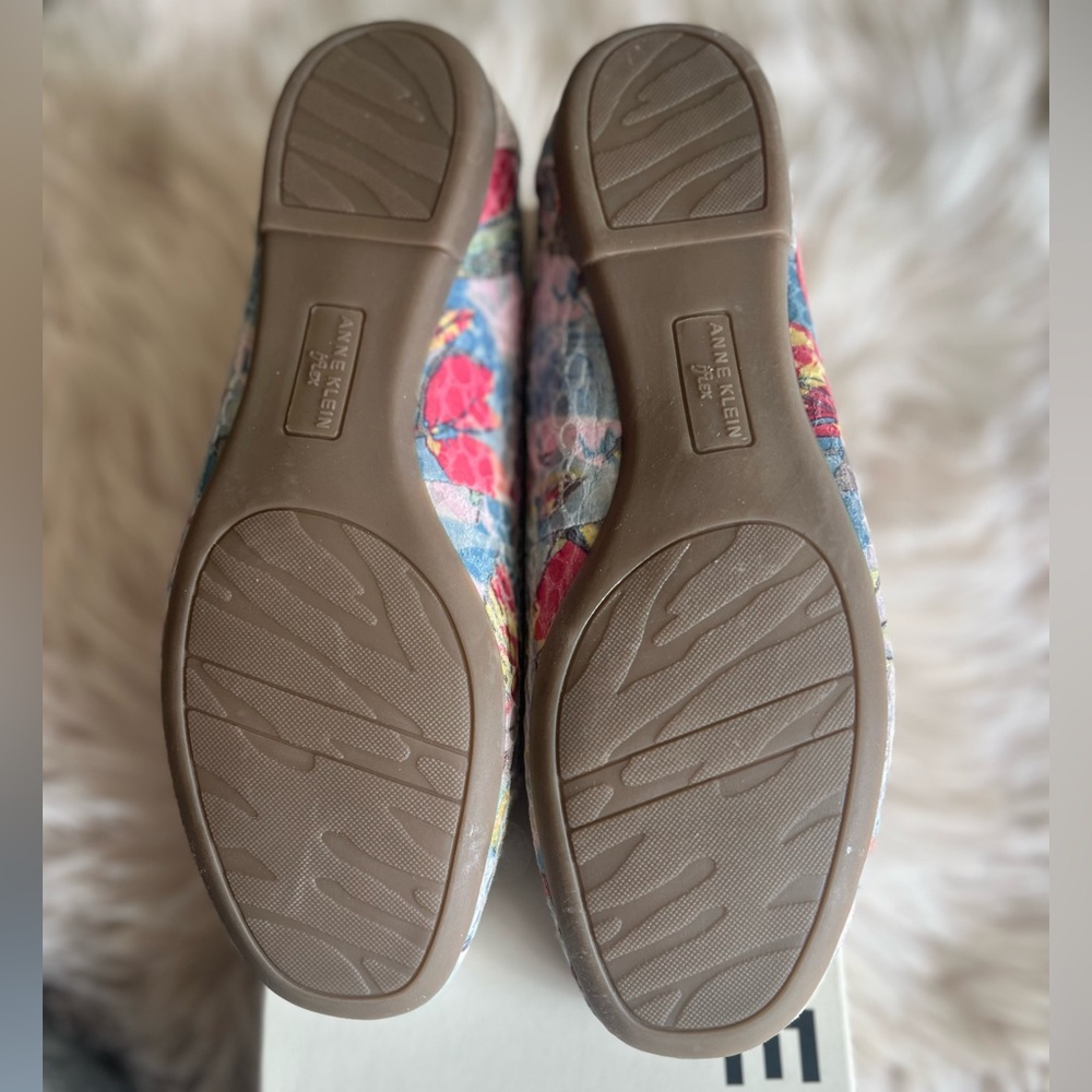 Anne Klein Flats - Picture 2 of 5